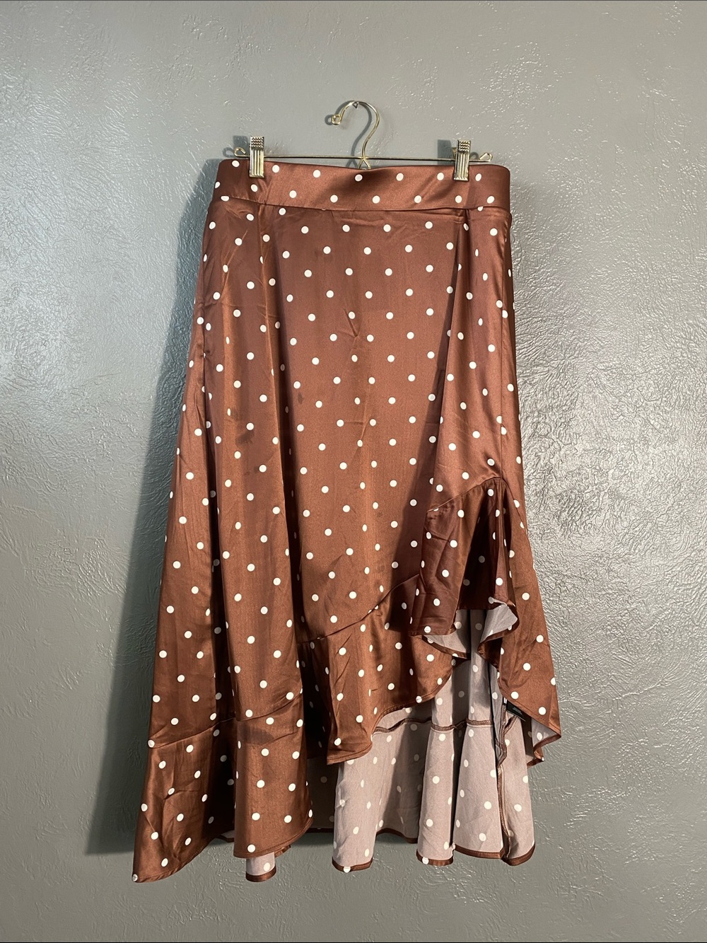 Torrid Women's Satin Hi Low Midi Skirt US 2X Brown Polka Dot Ruffle NWT Stretch